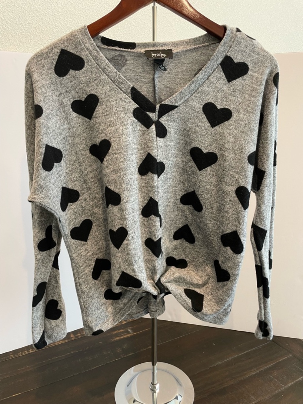 by & by Gray Knit V-Neck Sweatshirt with Black Heart Print and Front Knot small